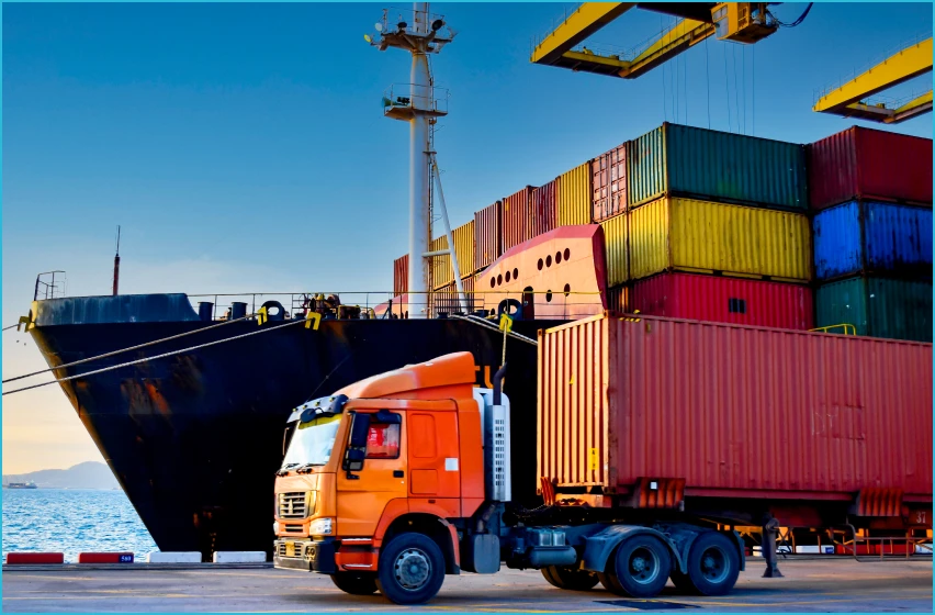 transporte marítimo a terrestre de contenedores